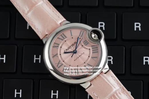 V6蓝气球V7版本 33mm/36mm日本机械
进口油墨印刷，保证字体光泽饱满。超精密镀银扭索雕纹表盘，底纹放大多少倍依然光滑无瑕疵。进口蓝色尖晶石，绽放迷人幽兰之光 商品图9