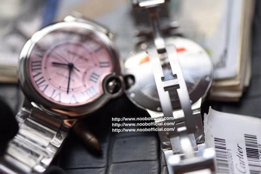 V6蓝气球V7版本 33mm/36mm日本机械
进口油墨印刷，保证字体光泽饱满。超精密镀银扭索雕纹表盘，底纹放大多少倍依然光滑无瑕疵。进口蓝色尖晶石，绽放迷人幽兰之光 商品图0