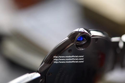 V6蓝气球V7版本 33mm/36mm日本机械
进口油墨印刷，保证字体光泽饱满。超精密镀银扭索雕纹表盘，底纹放大多少倍依然光滑无瑕疵。进口蓝色尖晶石，绽放迷人幽兰之光 商品图2