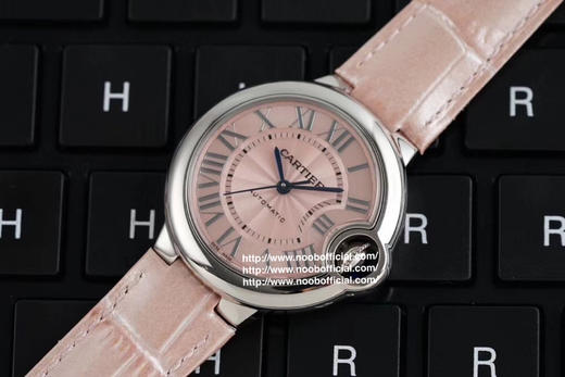 V6蓝气球V7版本 33mm/36mm日本机械
进口油墨印刷，保证字体光泽饱满。超精密镀银扭索雕纹表盘，底纹放大多少倍依然光滑无瑕疵。进口蓝色尖晶石，绽放迷人幽兰之光 商品图10