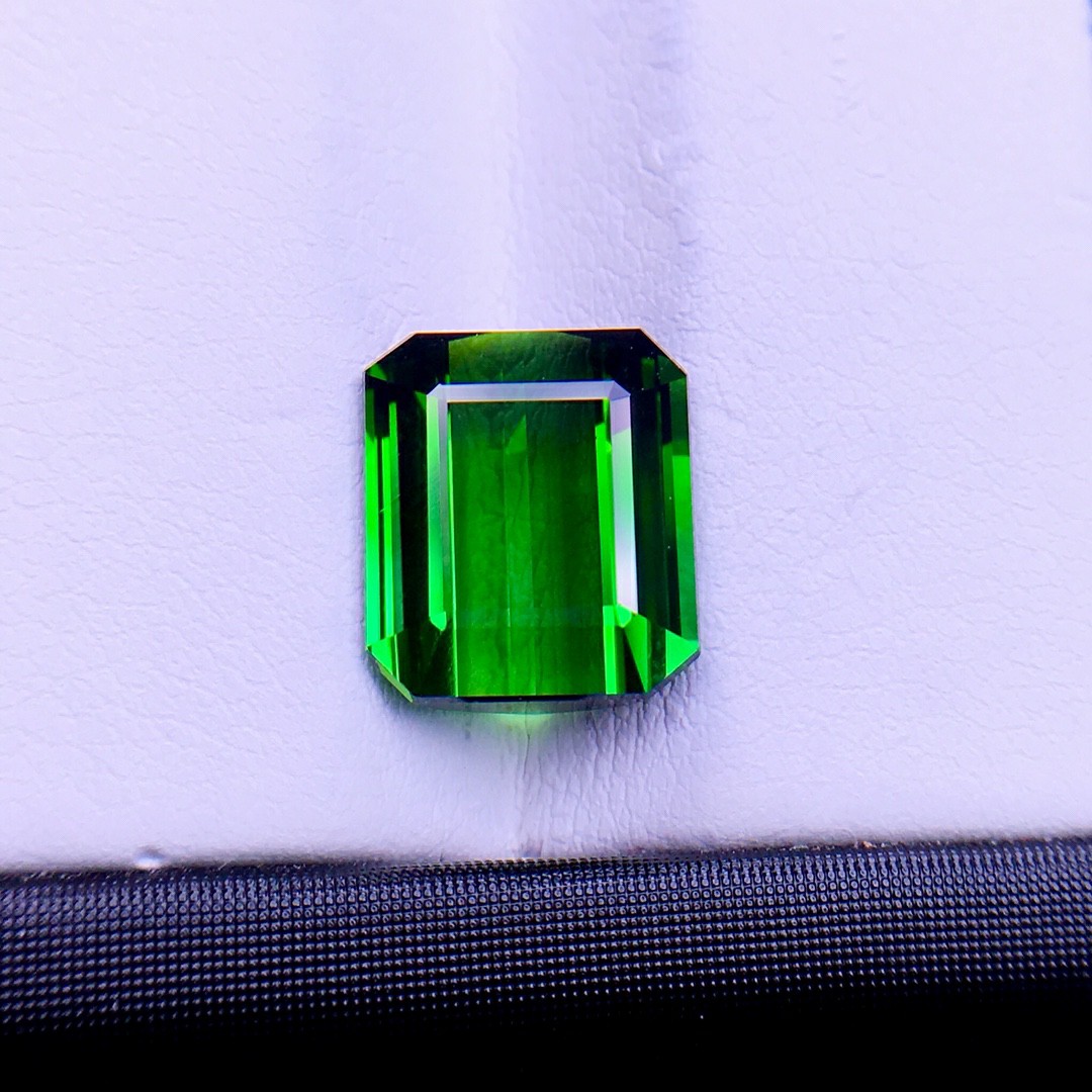 76克拉天然绿碧玺裸石