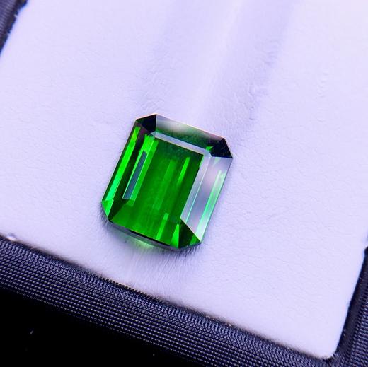 76克拉天然绿碧玺裸石