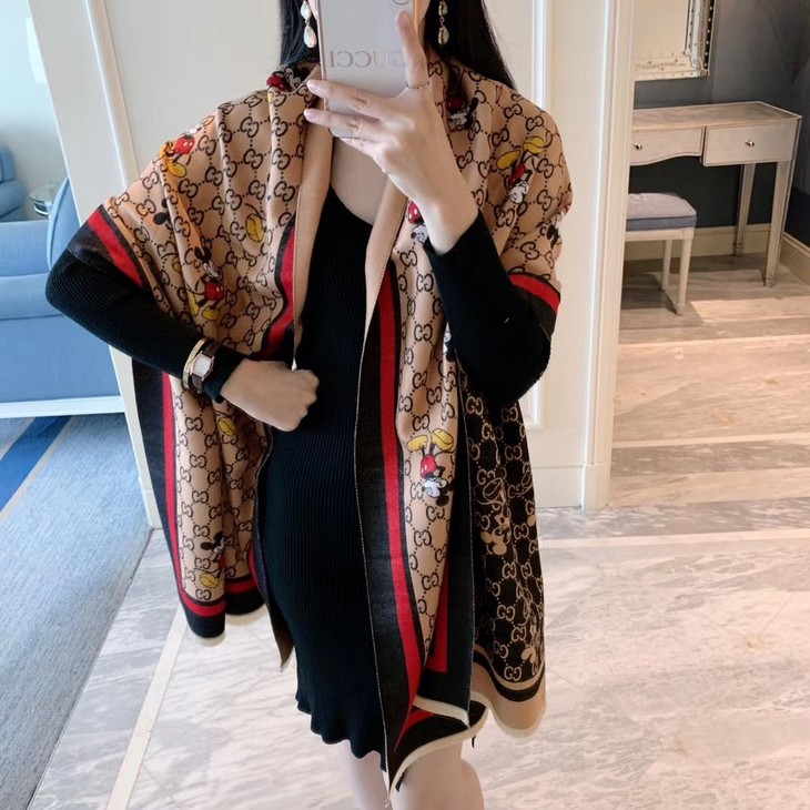 点此购买 gucci×米奇保暖羊绒围巾披肩 adou171922