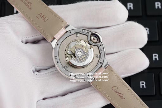 V6蓝气球V7版本 33mm/36mm日本机械
进口油墨印刷，保证字体光泽饱满。超精密镀银扭索雕纹表盘，底纹放大多少倍依然光滑无瑕疵。进口蓝色尖晶石，绽放迷人幽兰之光 商品图12