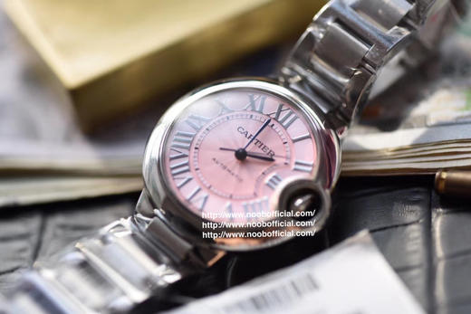 V6蓝气球V7版本 33mm/36mm日本机械
进口油墨印刷，保证字体光泽饱满。超精密镀银扭索雕纹表盘，底纹放大多少倍依然光滑无瑕疵。进口蓝色尖晶石，绽放迷人幽兰之光 商品图6