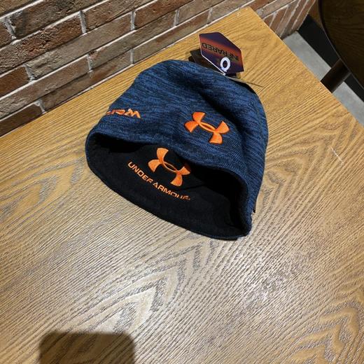 点此购买 安德玛冬季两面带摇粒绒毛线帽 yb172122