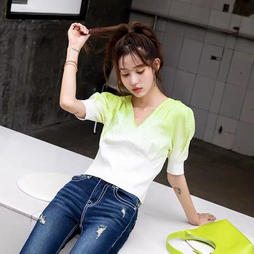 泡泡袖渐变短上衣 商品图0