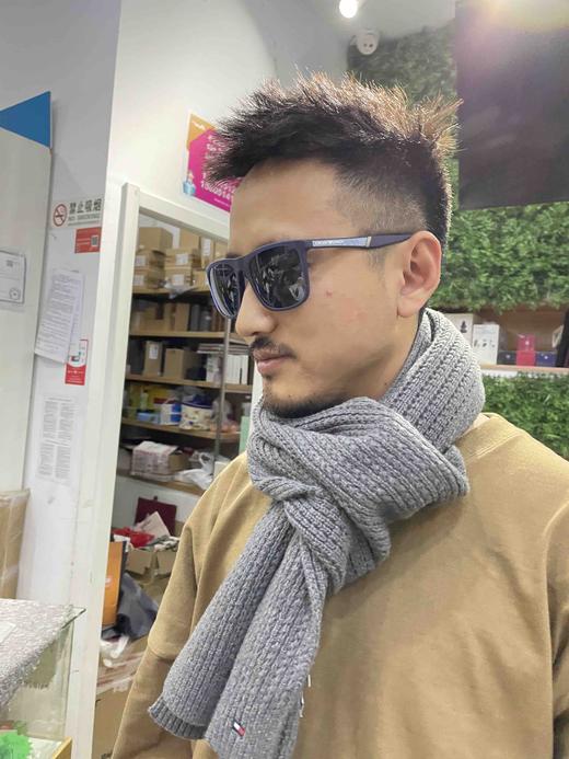 Tommy 灰色针织长款围巾 商品图3