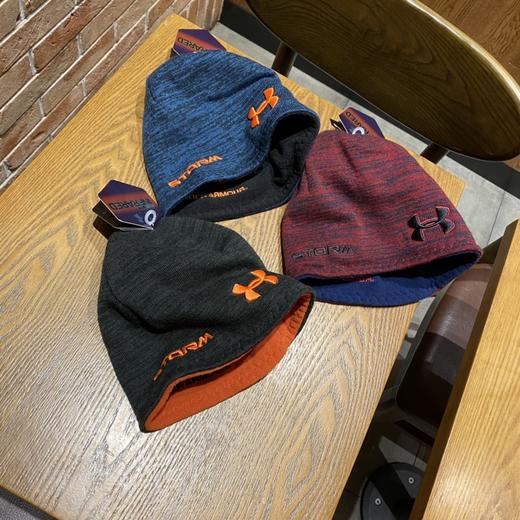 点此购买 安德玛冬季两面带摇粒绒毛线帽 yb172122