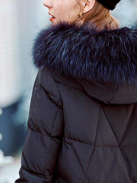 欧芮儿羽绒服2025年新款女修身显瘦经典黑时尚百搭中长款白鸭绒服 商品图2