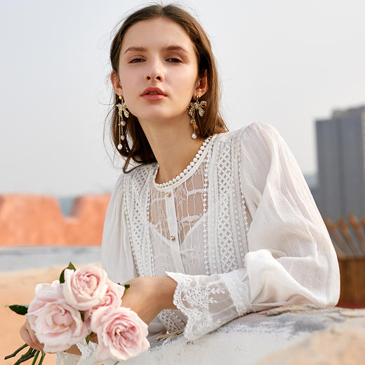 欧芮儿新款长袖白色雪纺衫女刺绣气质显瘦内搭蕾丝上衣 商品图3