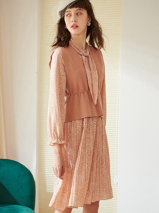 欧芮儿春新款两件套小香风套背心针织衫加碎花雪纺连衣裙 商品图2