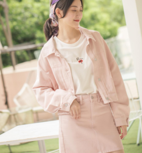 这身橡皮粉色穿搭，可以带来明媚心情~