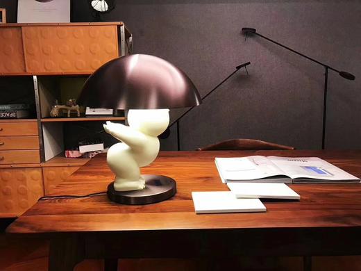 与光共舞 光头仔雕塑台灯 商品图1