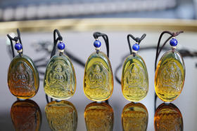 四臂观音·墨西哥蓝珀水滴形雕件吊坠