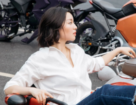 我们用几件基本款就让这个女生时髦度翻倍！ 