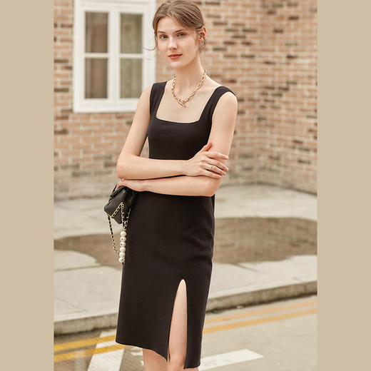 欧芮儿黑色U领毛织连衣裙短裙女2022春装性感开叉小黑裙 商品图1