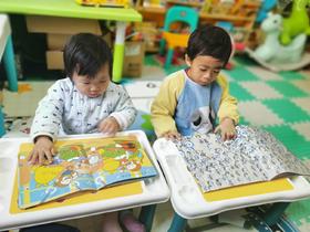 《不洗手的战争》：孩子有时候急着吃饭，不去洗手，我们就看这本书