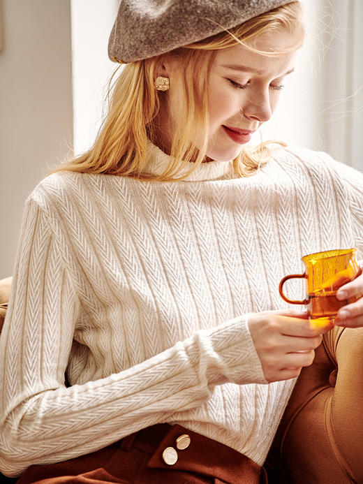 欧芮儿白色人字纹毛衣女宽松外穿新款修身显瘦套头半领打底衫 商品图2