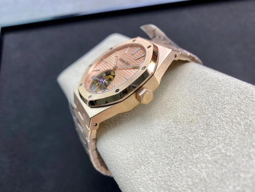 R8.factory解毒好的“陀飞轮”【2020爱彼 皇家橡树 陀飞轮。】独家订制Cal.2924机芯，动力储存68小时爱彼依旧保留的八角形表圈 商品图11