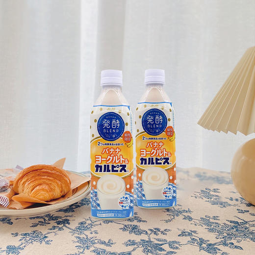 日本进口 可尔必思限定款香蕉味果味饮料乳酸菌发酵0脂肪饮品 500ml 商品图1