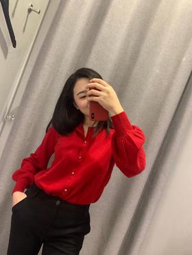 收口的灯笼袖设计，浪漫优雅，还可以锁住温暖~