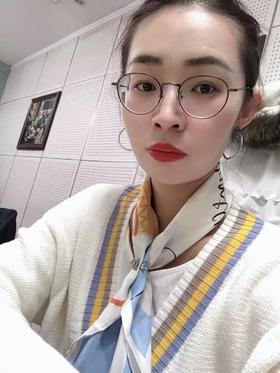 用戒指代替丝巾扣，十分有创意，更显精致！