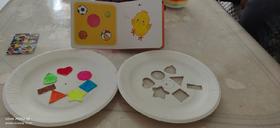 《小鸡球球洞洞认知书》：可以做基础形状认知，形状配对，和颜色认知，还可以认知情绪