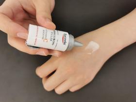 今日推荐：优色林充盈展颜鲜活VC精华液