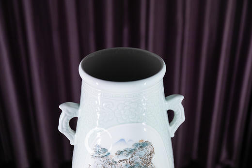 王锡良:青釉雕刻开窗山水福筒瓶 商品图3