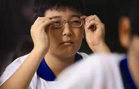  熬个夜，眼睛血管就爆了...国人「视力丧失」致残高居第二，背后原因令人唏嘘 