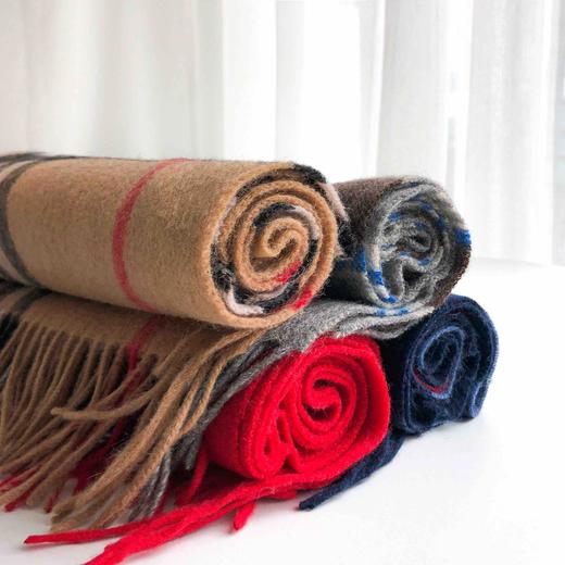 【5天左右发】日本100%绵羊毛男女情侣款围巾(礼盒装)  186*32.5cm 商品图5