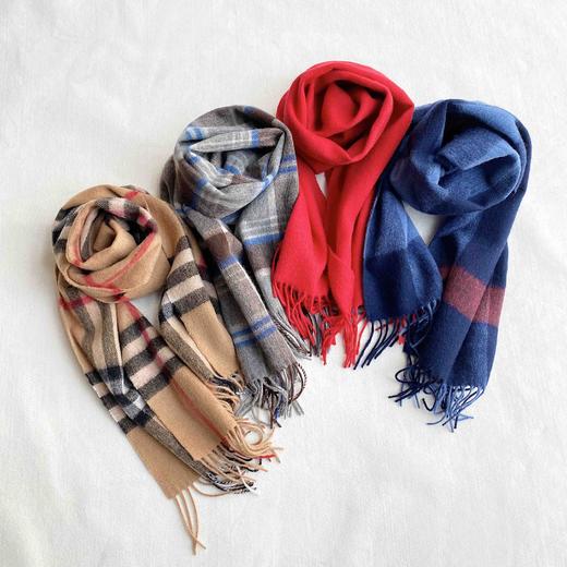 【5天左右发】日本100%绵羊毛男女情侣款围巾(礼盒装)  186*32.5cm 商品图1