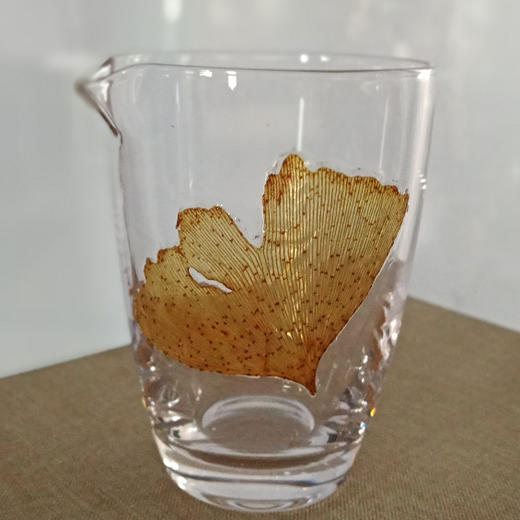 自然界银杏叶公杯 口7cm高9cm底4cm容量205ml 工艺:人造水晶底部灌金 商品图0