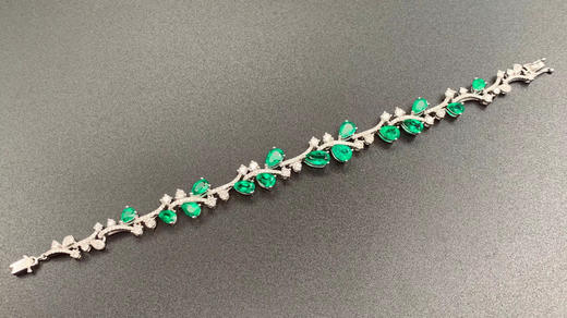 Guild证书祖母绿手链，5.00克拉/15颗，vivid green及以上，哥伦比亚产地，微油
VS钻石2.198克拉，
18K白金 商品图0