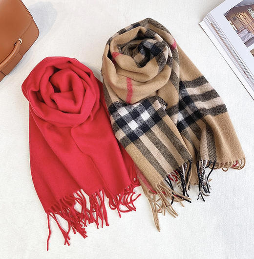 【5天左右发】日本100%绵羊毛男女情侣款围巾(礼盒装)  186*32.5cm 商品图3