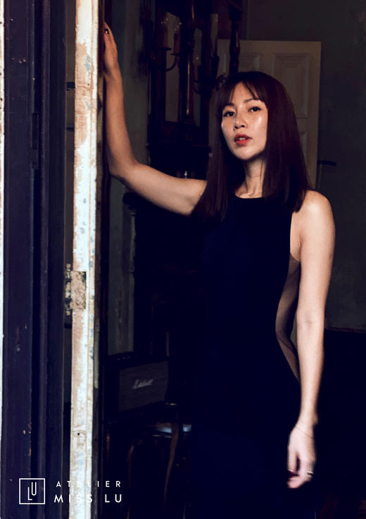 AtelierMissLu / Demeter-珍珠亮黑色高开叉露腰修身性感连衣裙 商品图4