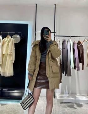 女士休闲时尚羽绒服