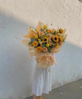 熊抱向日葵花束
