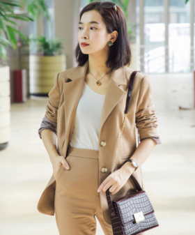 干净利落的西装穿搭，既显气场又勾勒优雅身姿！