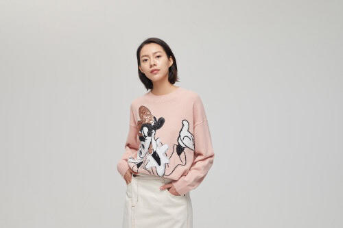 ME&CITY
直身略宽松版迪士尼IP牛形象提花平整嵌花工艺亮片刺绣工艺毛衫 商品图10