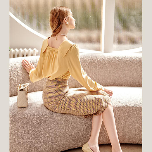 欧芮儿黄色长袖衬衫女春新款娃娃领气质显瘦优雅通勤职场抽褶衬衣 商品图1