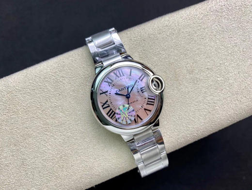 AF创新神作【真假合并 天下无双】
史上一款配件可以与原装通用的蓝气球---卡地亚蓝气球大热门之33mm系列。表盘，指针，尖晶石把的，包括机芯都与原厂同源。刷新多项复刻记录，缔造蓝气球复刻神话 商品图1