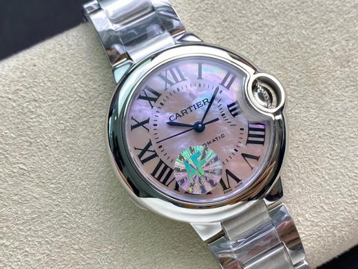 AF创新神作【真假合并 天下无双】
史上一款配件可以与原装通用的蓝气球---卡地亚蓝气球大热门之33mm系列。表盘，指针，尖晶石把的，包括机芯都与原厂同源。刷新多项复刻记录，缔造蓝气球复刻神话 商品图2