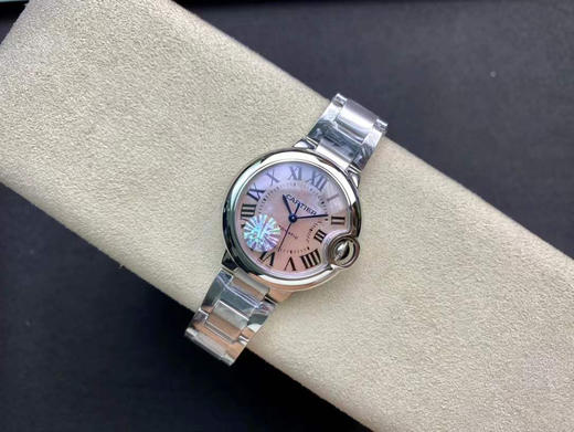 AF创新神作【真假合并 天下无双】
史上一款配件可以与原装通用的蓝气球---卡地亚蓝气球大热门之33mm系列。表盘，指针，尖晶石把的，包括机芯都与原厂同源。刷新多项复刻记录，缔造蓝气球复刻神话 商品图4