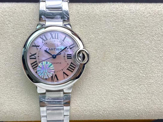 AF创新神作【真假合并 天下无双】
史上一款配件可以与原装通用的蓝气球---卡地亚蓝气球大热门之33mm系列。表盘，指针，尖晶石把的，包括机芯都与原厂同源。刷新多项复刻记录，缔造蓝气球复刻神话 商品图0