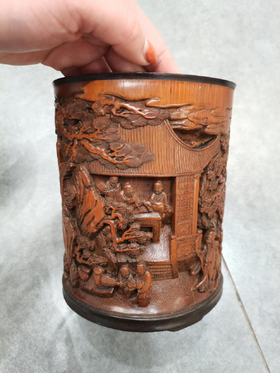 《春亭雅集》竹雕笔筒