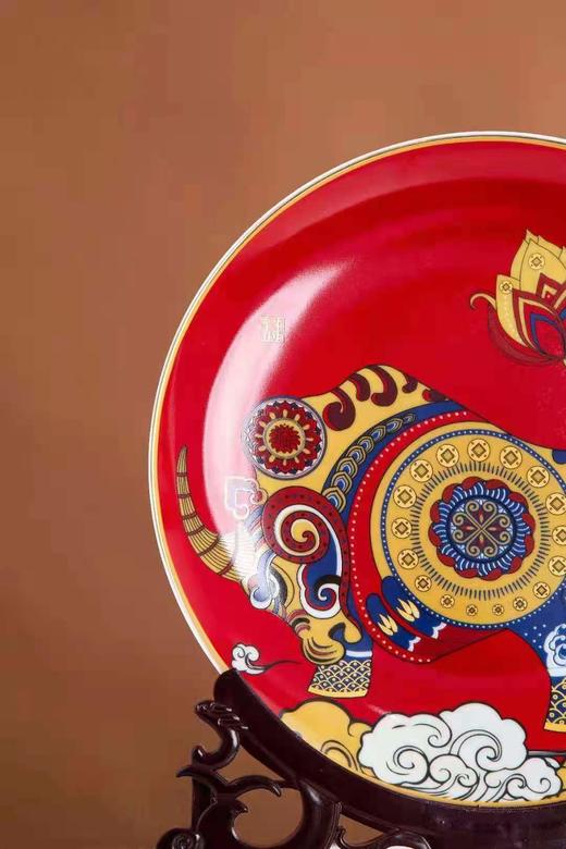 《牛转乾坤》生肖礼品瓷盘 商品图1