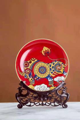 《牛转乾坤》生肖礼品瓷盘