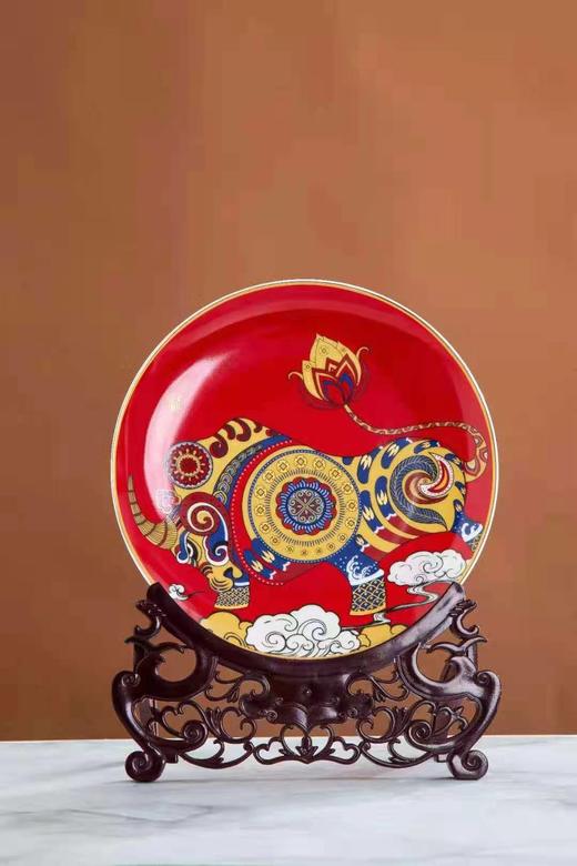 《牛转乾坤》生肖礼品瓷盘 商品图0